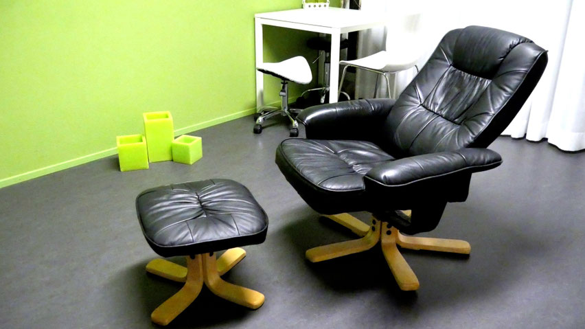 Hypnosetherapie-Praxisraum von Markus Baelli in Muri AG – ruhige, warme Atmosphäre